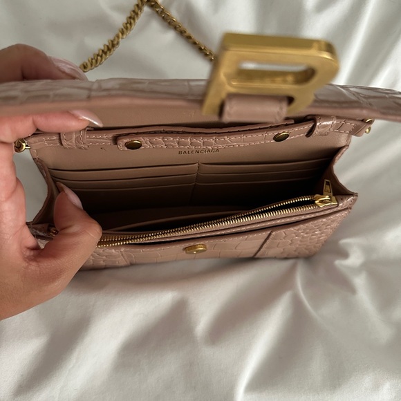 Balenciaga hourglass wallet on chain crocodile embossed in beige - Picture 6 of 7